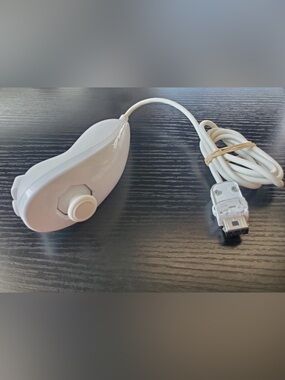 (1) OEM Nintendo Nunchuck Nintendo Wii Tested Working Controller White RVL-004
